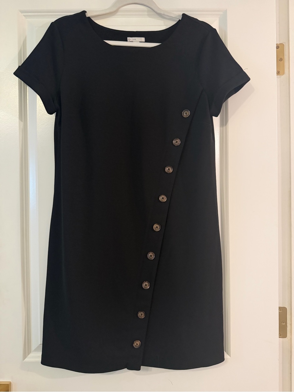 Classic Black Short-Sleeve Button-Accent Dress size lg
